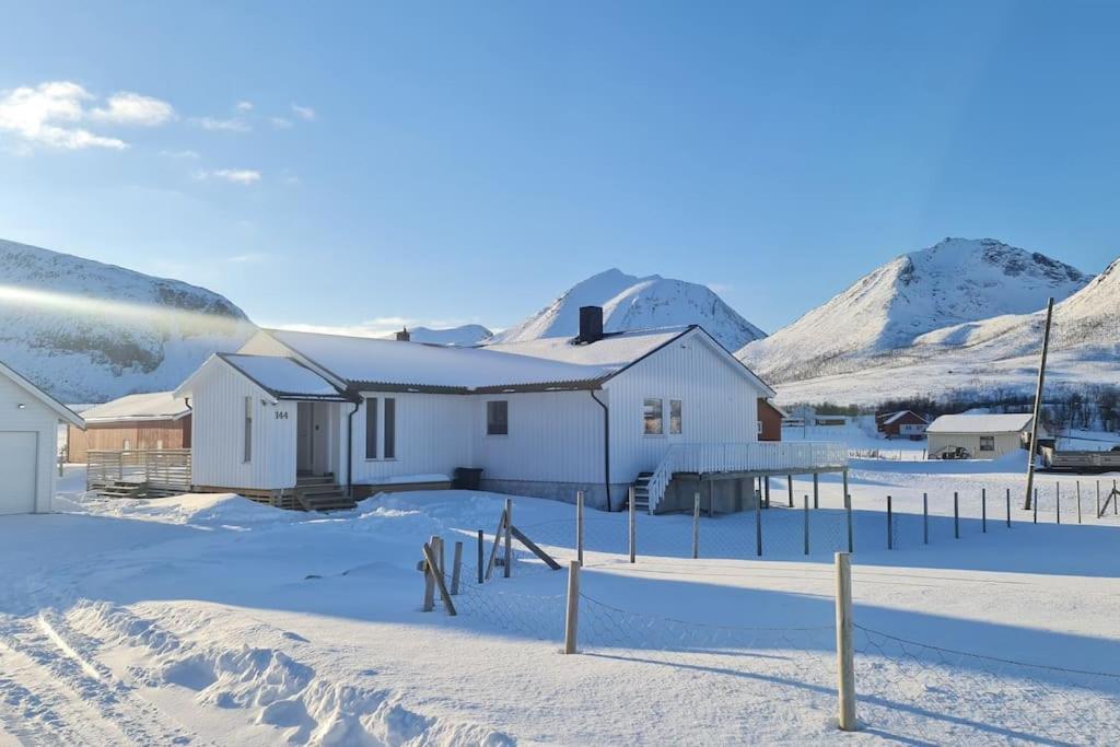 Arctic Lodge Tromvik With Jacuzzi Тромсе Екстер'єр фото